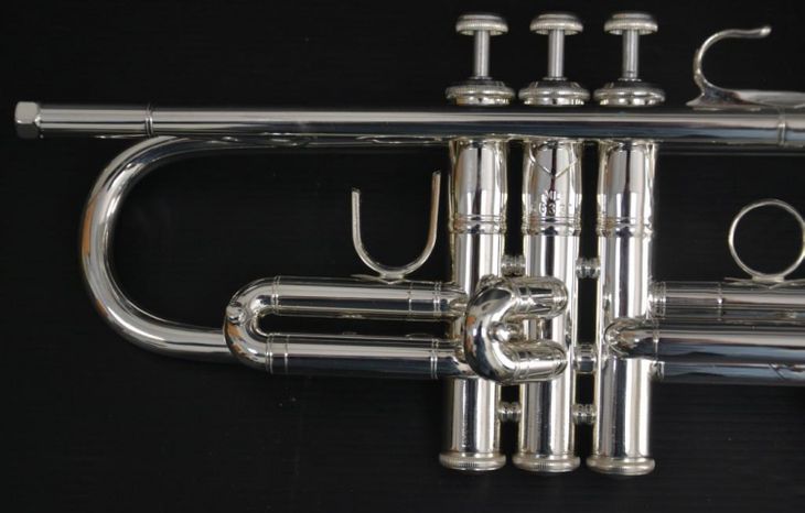 Trompeta Bach Stradivarius pabellón 43* Corp - Imagen6