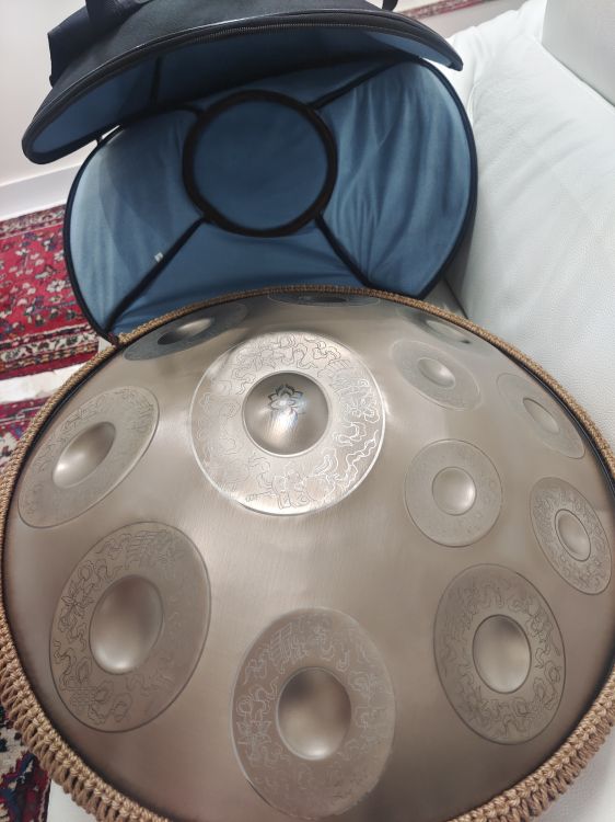 Handpan D Kurd 12 notas - Imagen por defecto