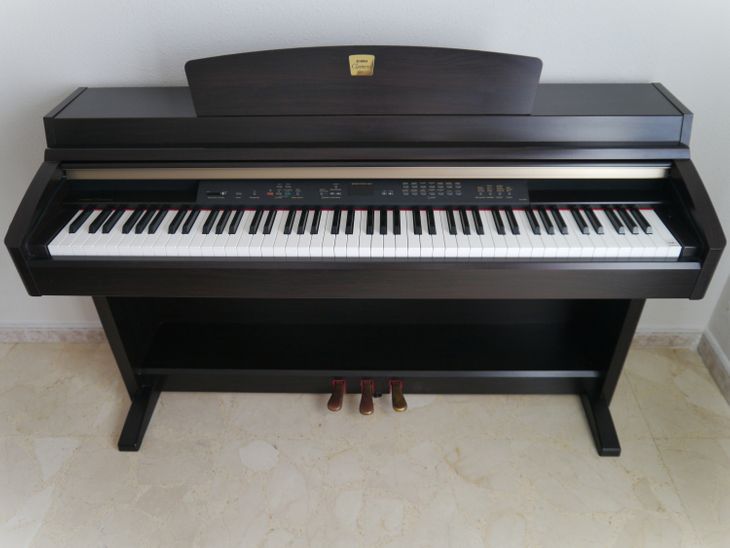 Piano Clavinova Yamaha CLP 230 - Imagen por defecto