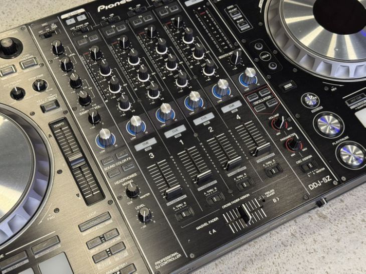 Pioneer DDJ-SZ + Magma Flightcase - Imagen3