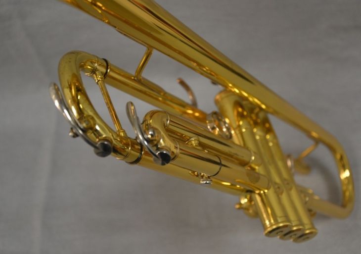 Trompeta Sib Yamaha 6335 lacada en muy buen estado - Imagen4