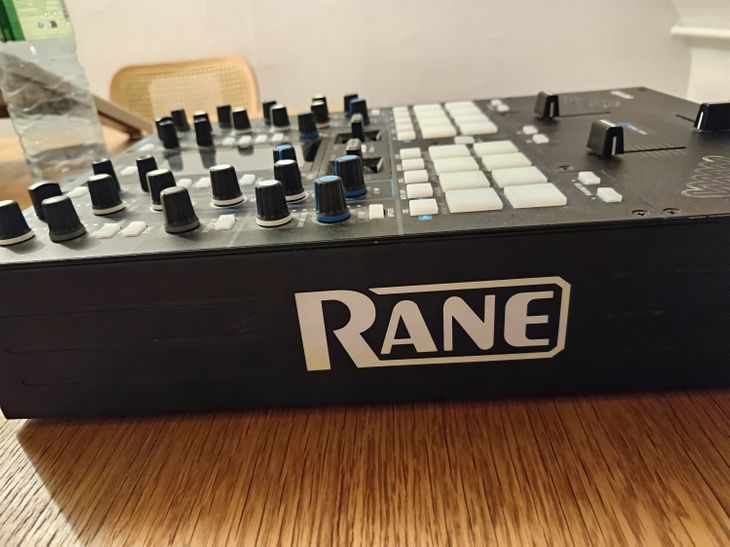Vends Rane seventy two mk2 état neuf et d'origine - Imagen3
