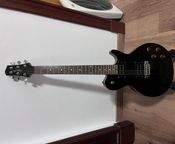 Line 6 Variax JTV-59 Schwarze E-Gitarre
 - Bild