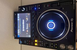 2 Pioneer DJ CDJ-3000 - Bild