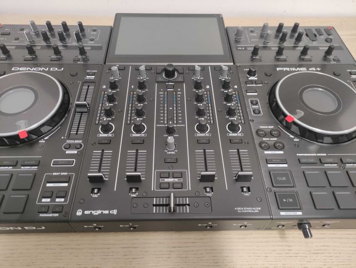 Denon Prime 4+. Como nueva. Con Flightcase. - Imagen3