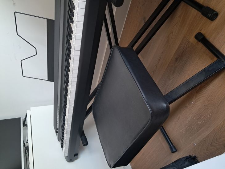 Se vende piano digital 88 teclas soporte y asiento - Imagen2