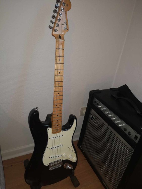 Stratocaster Fender standard 2016 - Imagen por defecto