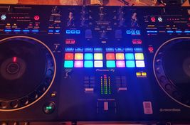 DDJ REV 5 DJ-Plattenspieler
 - Bild