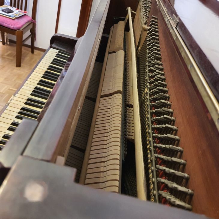 Se vende piano de 114 años. Buen estado - Immagine3