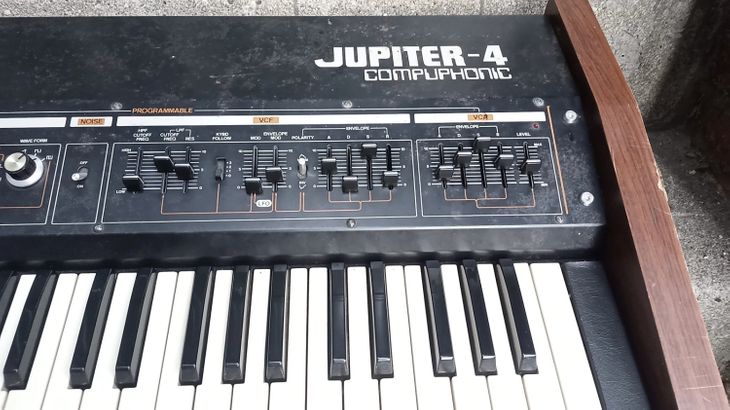 Roland Jupiter 4 49 Key Synthesizer - Image2