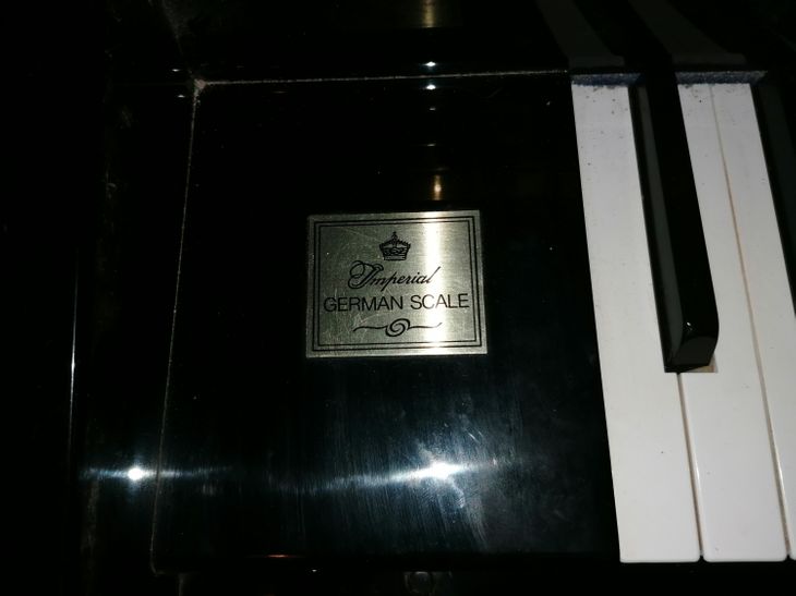 Piano marca Samick German scale - Imagen por defecto
