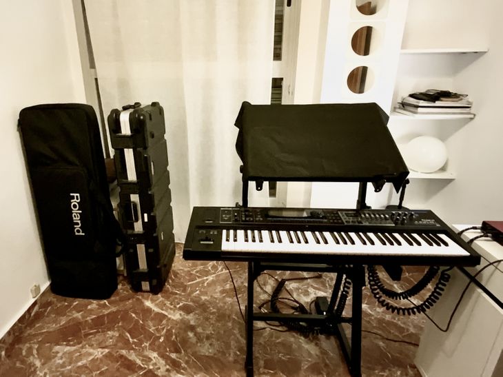 Roland JUNO Gi Keyboard 61 Keys + Two Cases - Bild3