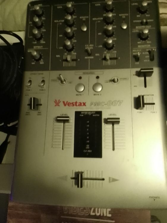 Allen  Heath DX168  und Vestax  pmc 007 - Imagen3