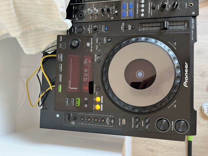Mesa Pioneer x2 CDJ-900 y DJM-850 - Bild4