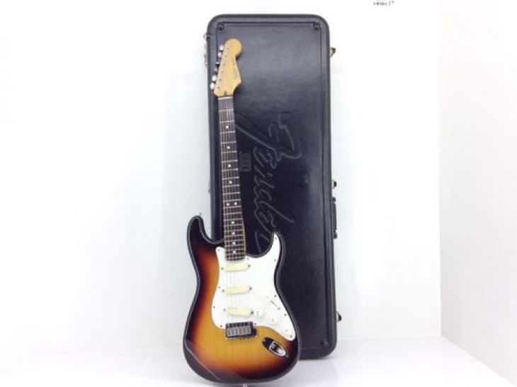 Fender Stratocaster Plus - Image principale de l'annonce