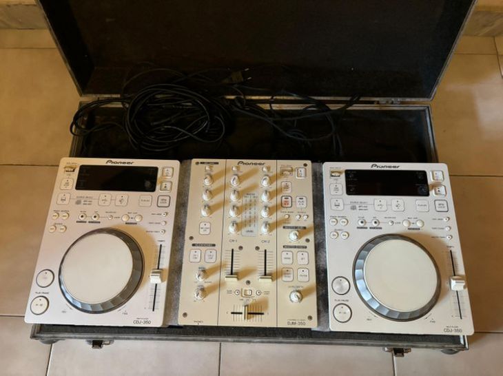 2 Lettori cdj e un djm - Imagen por defecto