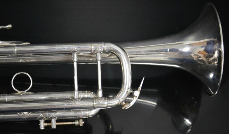 Trompeta Bach Stradivarius pabellón 43* Corp - Image6