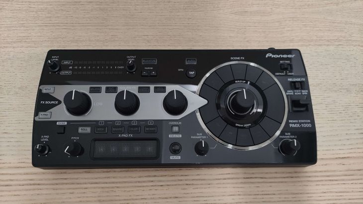 Pioneer RMX-1000 con decksaver - Imagen por defecto