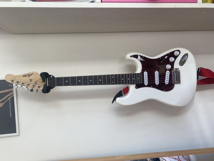 guitarra eléctrica austin stratocaster blanca-roja - Imagen por defecto