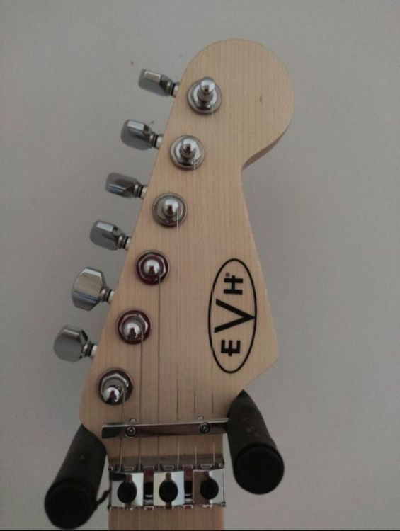 EVH Striped Series RWB - Imagen4