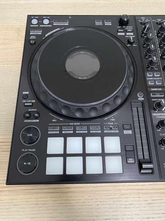 Pioneer DJ DDJ-1000 con Decksaver y funda - Imagen2