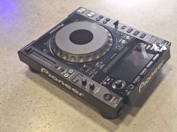 Pioneer CDJ-2000 Nexus + flightcase + decksaver - Imagen3