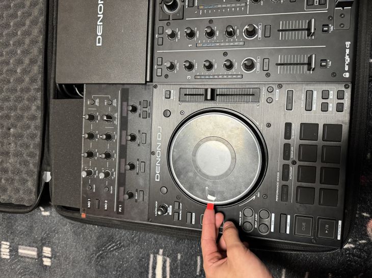 DENON DJ PRIME 4+ Y FUNDA DE TRANSPORTE - Imagen2