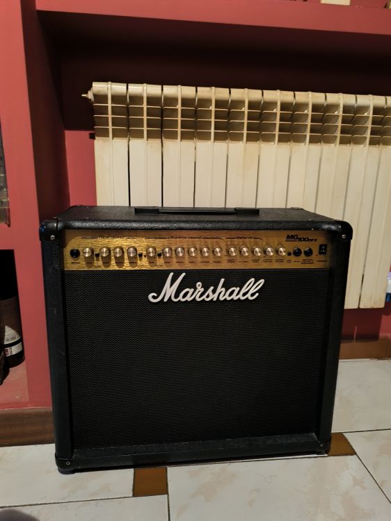 Amplificador Marshall mg1oodfx 100 w con pedal - Imagen por defecto