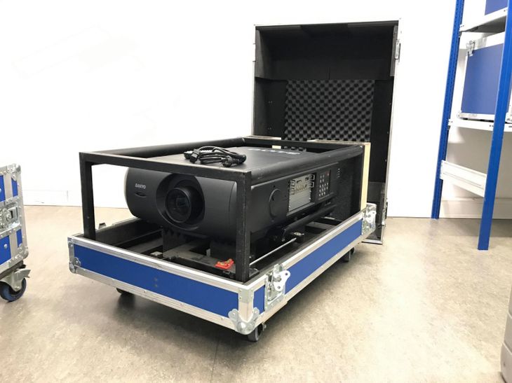 Sanyo PLC-XF47 - Sounds Market