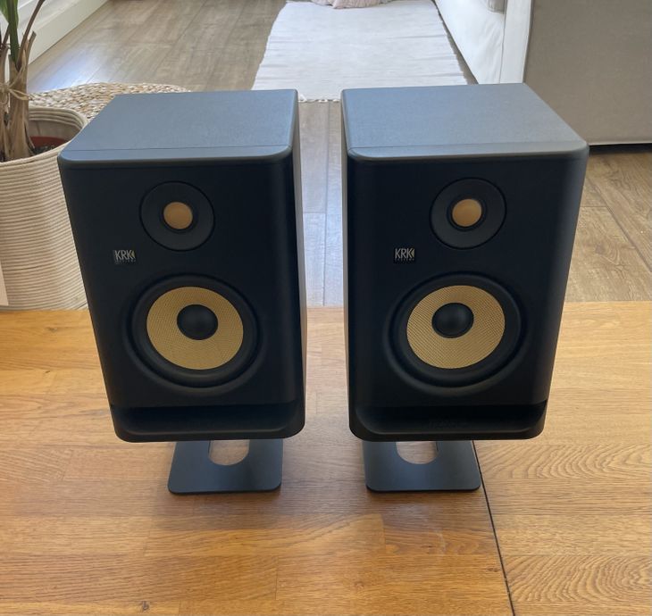 Monitores KRK Rokit 5 G4 con soportes - Bild2