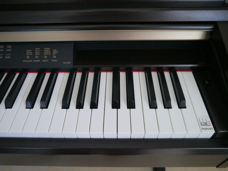 Piano Clavinova Yamaha CLP 230 - Imagen4