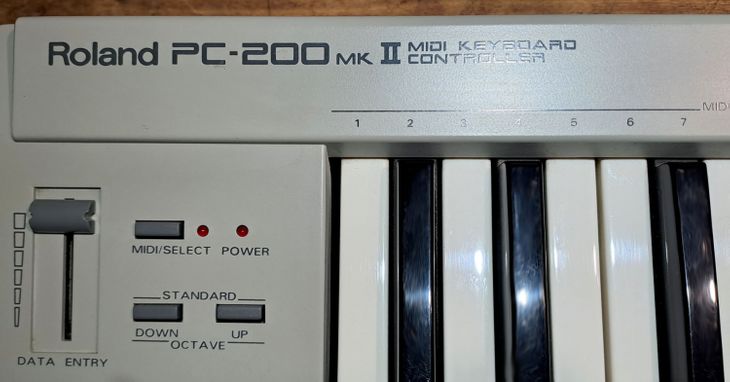 Vendo controlador midi ROLAND PC-200 MKII - Imagen2