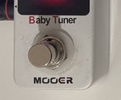 MOOER Baby Tuner Afinador de bajo y guitarra digital
 - Imagen