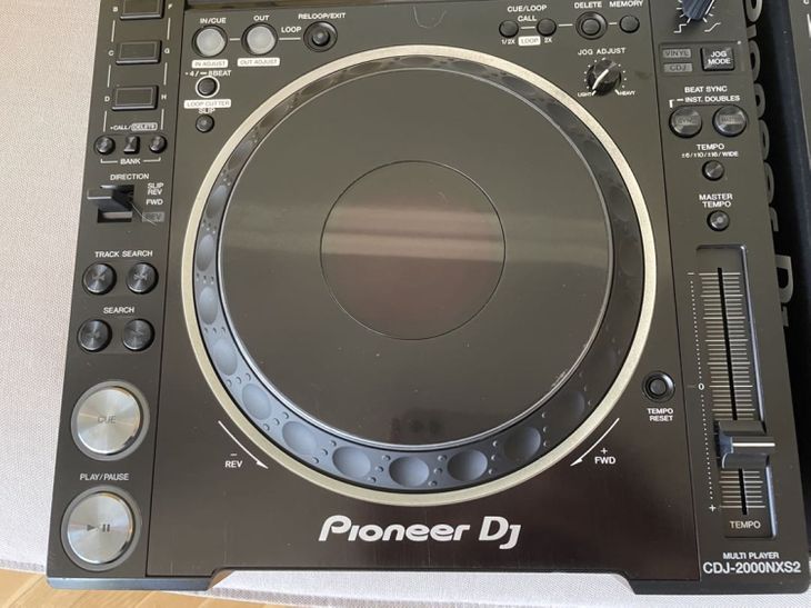 a pair of pioneer cdj 2000 nxs2 - Bild2