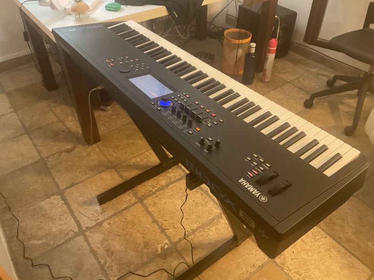 Vendo Yamaha Modfx8. Teclas martillo. - Immagine2