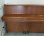 Yamaha upright piano from the 70s
 - Image