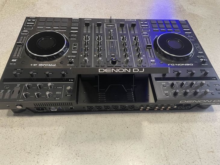 Denon DJ Prime 4 Plus - Imagen5