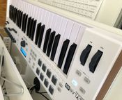 Arturia KeyLab 49 MIDI-Keyboard
 - Bild