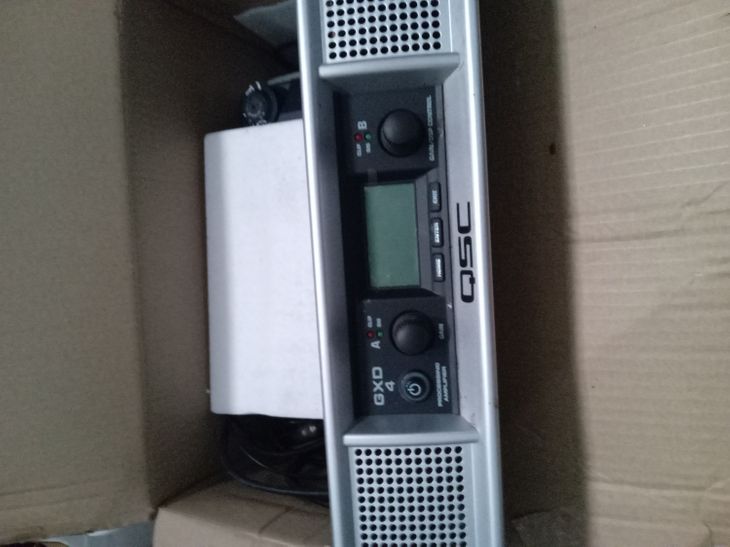Amplificador QSC GXD 4 - Imagen por defecto