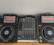 Un par de CDJ-3000
 - Imagen