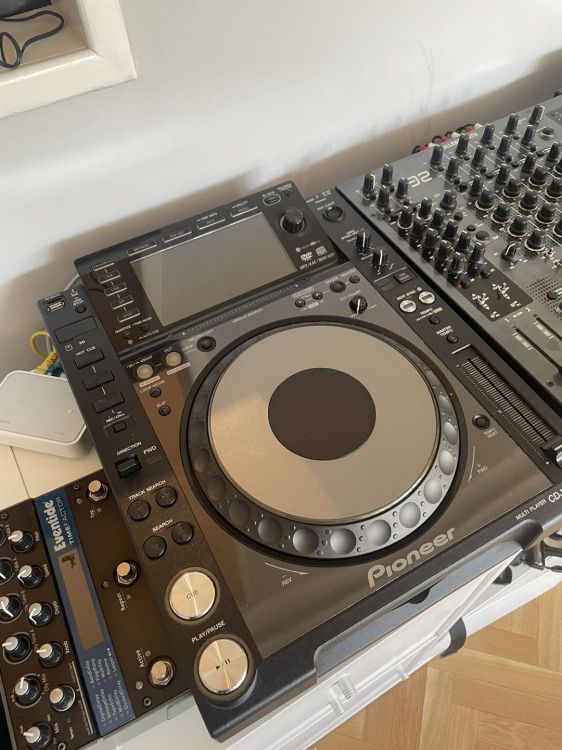 a pair of pioneer cdj 2000 nexus - Bild3