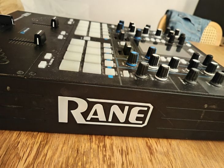 Vends Rane seventy two mk2 état neuf et d'origine - Imagen2