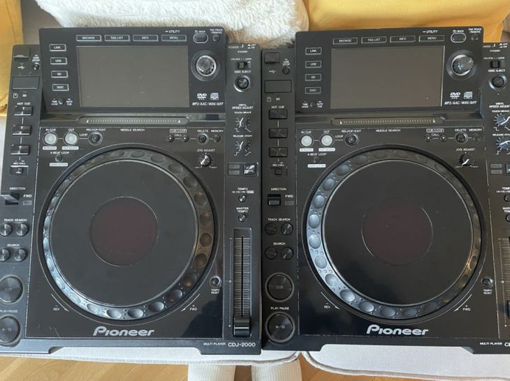 a pair of cdj 2000 - Imagen por defecto