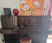 upright piano
 - Image