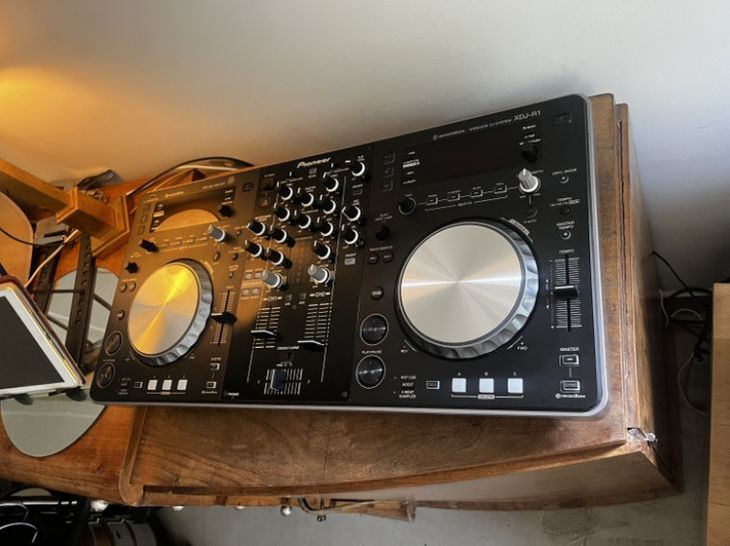 Contrôleur Pioneer XDJ R1 - Imagen por defecto