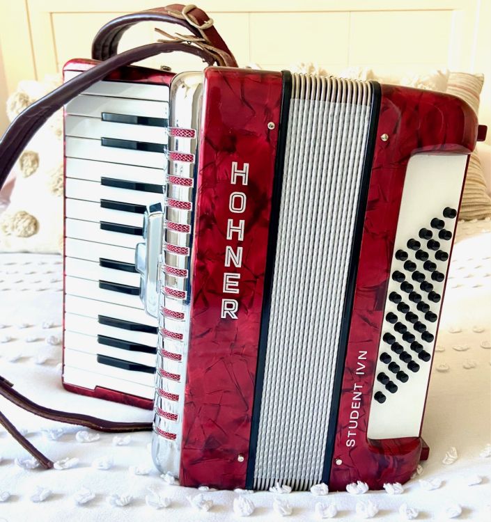 Acordeón Hohner Student 40 bajos - Imagen por defecto