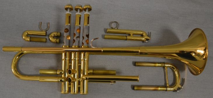 Trompeta Sib Yamaha 6335 lacada en muy buen estado - Imagen3