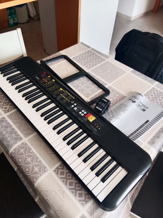 Yamaha PSR-F52 - Teclado digital - Image2