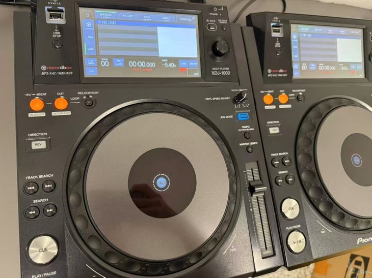 a pair of xdj 1000 - Imagen2