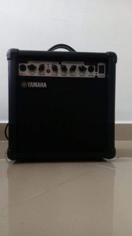 Kit de guitarra eléctrica Yamaha con amplificador - Imagen4